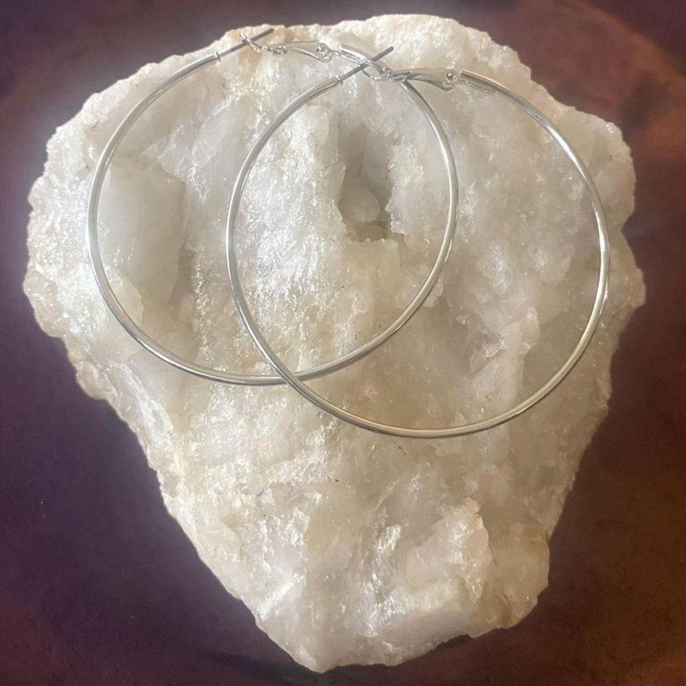 2.5 Inch Lightweight Boho Glam Chic Classic Large Silver Hoop Earrings- New